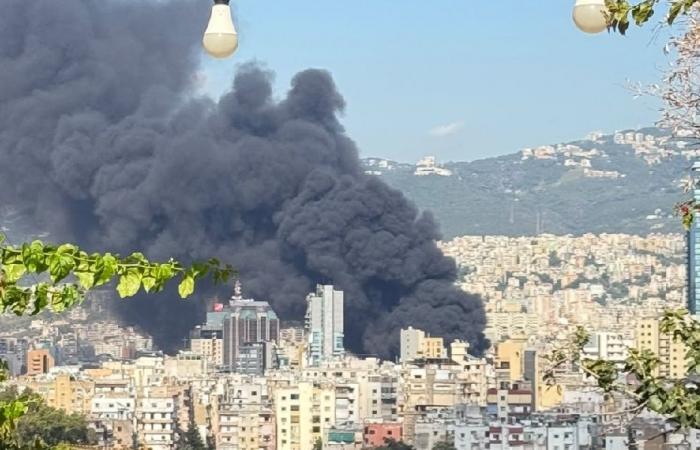 وزير الاتصالات يتفقد موقع الحريق في الدكوانة