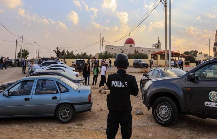 بالفيديو: لحظة اقتحام الكنيسة وبدء إطلاق النار في الكرك
