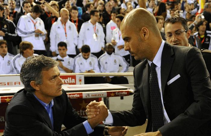 "فلاش ميموري" مورينيو المخبّأ منذ 18 عاماً.. الخطة التي رفضها برشلونة فحوّلته إلى عدوّه الأول