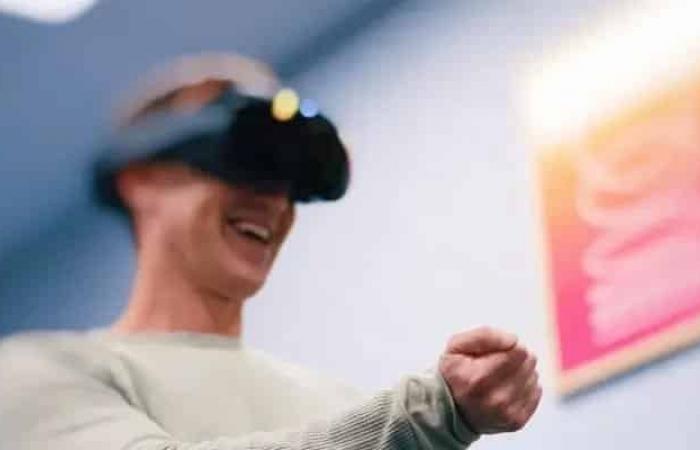 مارك زوكربيرج يظهر ما يمكن أن تفعله نظارة ميتا