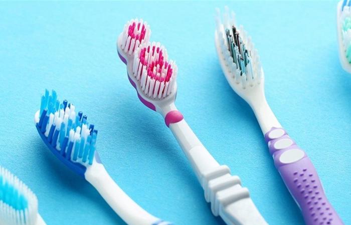 لحماية الفم من البكتيريا.. كم مرة يجب تغيير فرشاة الأسنان؟