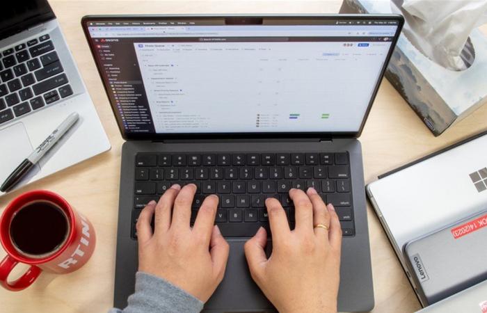 احذر إشارات جسدك.. كيف يخبرك التعب أنك تفرط في استخدام "الشاشات"؟