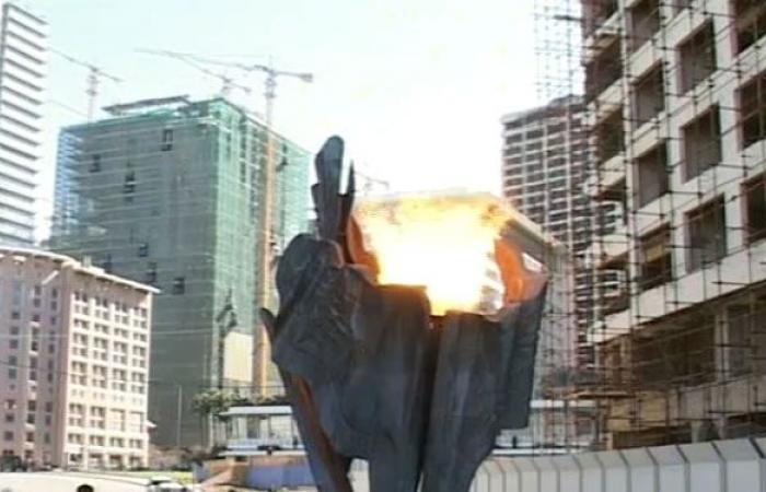 وفد من “القوات” وتكتل “الجمهورية القوية” زار ضريح الحريري