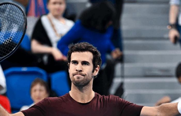 خاتشانوف يبلغ ربع نهائي بطولة الدوحة للتنس