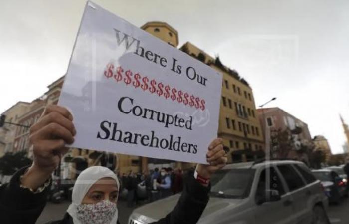 المصارف تطالب البرلمان ببيع الذهب وشطب الودائع