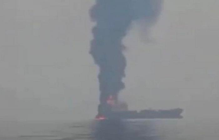 استهداف ناقلة نفط قبالة عُمان (فيديو)