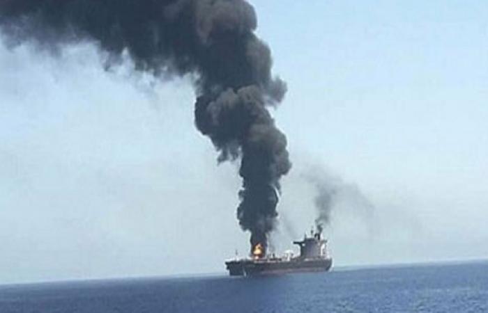 استهداف ناقلة نفط قُبالة سواحل مسقط ووفاة شخص
