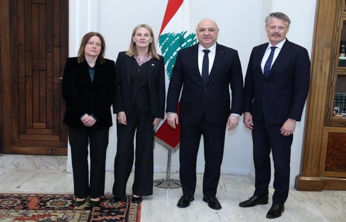 عون: مستعدون لاستئناف المفاوضات