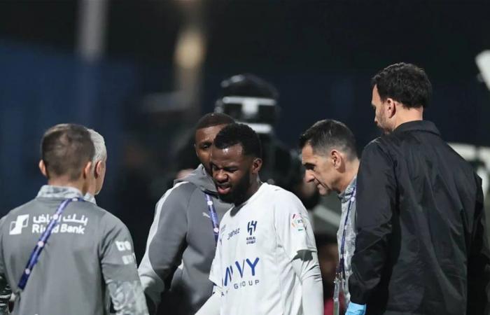 إصابة جديدة لتمبكتي تُقلق الهلال قبل مواجهة الحسم