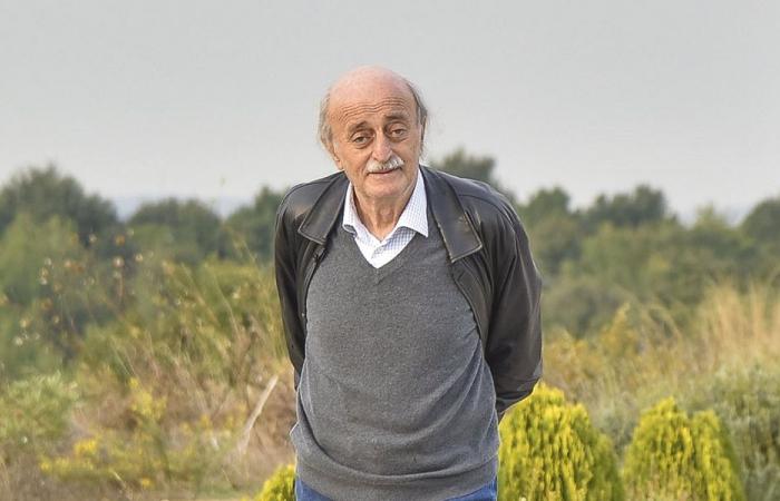 جنبلاط تلقى اتصالاً من سلام… وتشديد على الوحدة