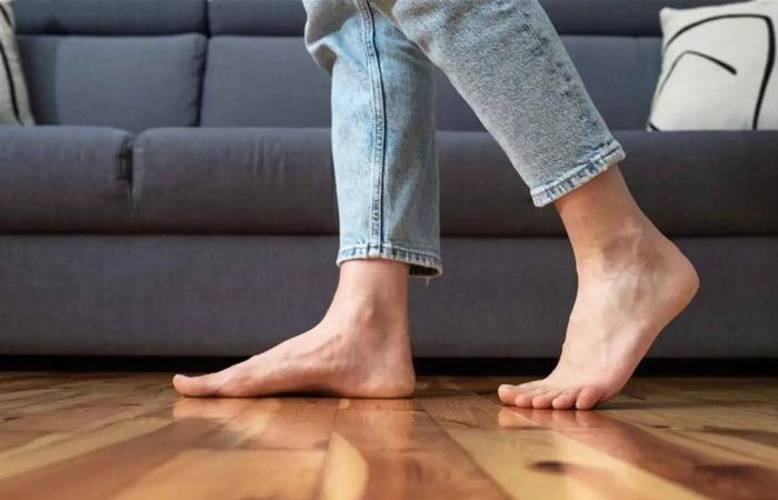 المشي حافياً.. أفضل ما يمكنك فعله لقدميك