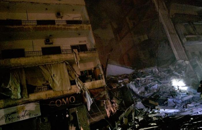 بالفيديو: غارة تدمّر مبنى في الشياح