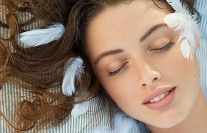 جمالكِ في خطر.. كيف يدمر السهر نضارة بشرتكِ ويُسرّع الشيخوخة؟