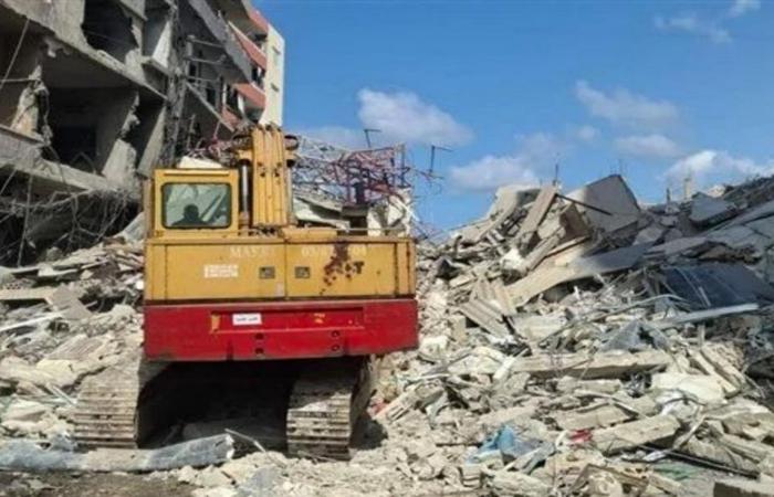 استمرار عمليات رفع الأنقاض في صور