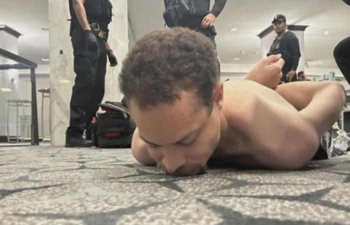 ملاحظات مكتوبة داخل غرفة المشتبه به بإطلاق النار