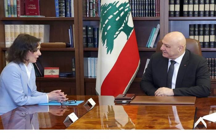 تشكيل فريق لبناني داعم للمفاوضات.. وعون يتمسك بوقف النار