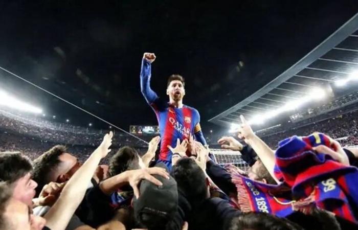 في الجانب الآخر من العالم.. ميسي يحتفل مع برشلونة