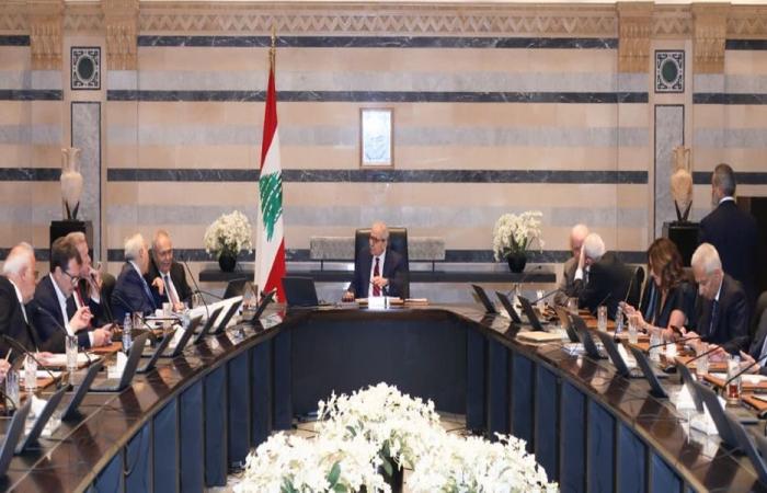 بدء جلسة مجلس الوزراء وسط خلاف بشأن البند الخامس