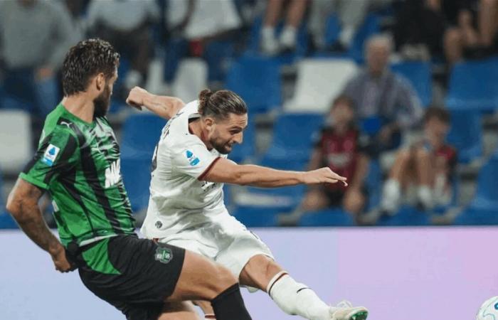 ميلان يهدر فرصة التقدم في الدوري الإيطالي ويتعادل مع ساسولو