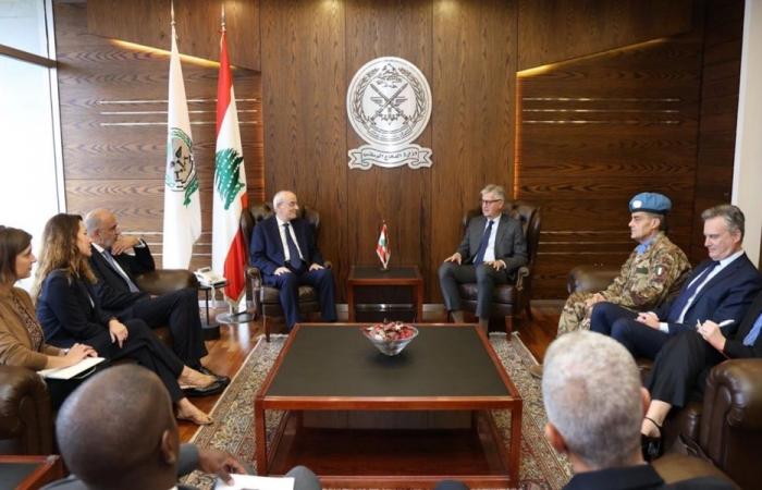 منسى يبحث مع لاكروا تطورات الجنوب ومستقبل اليونيفيل