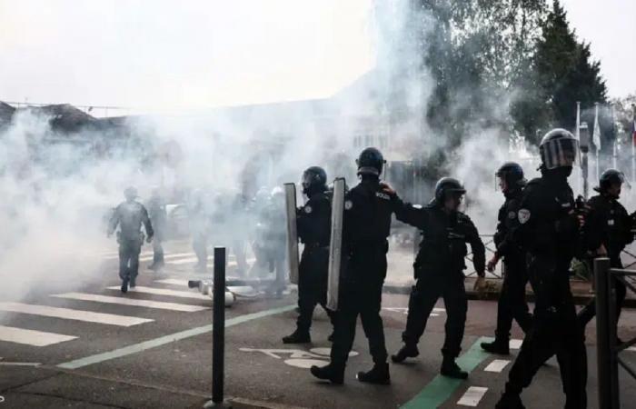 فرنسا.. توقيف 1200 شخص وإصابة 150 شرطيا في الاحتجاجات